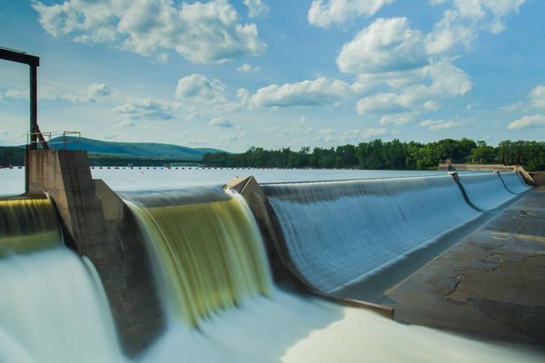 How Are AI and IoT Enhancing the Efficiency of Water Management Systems?